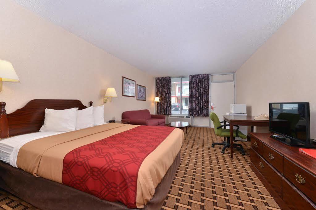 Econo Lodge Carlisle Buitenkant foto