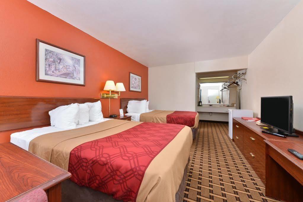 Econo Lodge Carlisle Buitenkant foto
